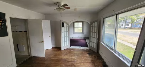 Entry Way - 401 W Elliott Ave, Springfield, IL 62702 photo 2 of 4