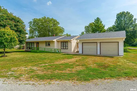 100 N Joynt St, Latham, IL 62543