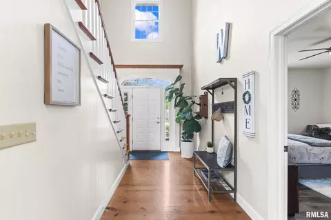 Entry Way - 4704 Foxhall Ln, Springfield, IL 62711 photo 1 of 4