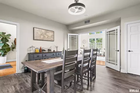 Dining - 4704 Foxhall Ln, Springfield, IL 62711 photo 2 of 3