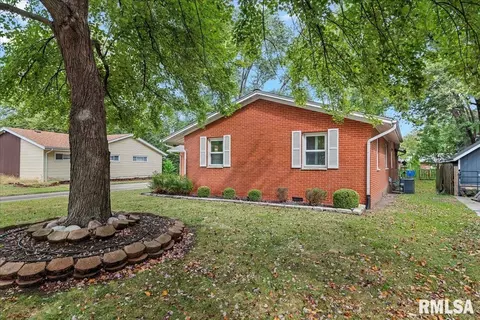2201 Warwick Dr, Springfield, IL 62704 photo 3
