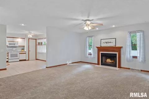 Living - 2808 Placid Ct, Springfield, IL 62707 photo 4 of 4