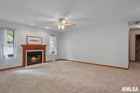Living - 2808 Placid Ct, Springfield, IL 62707 photo 2 of 4