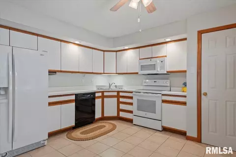 Kitchen - 2808 Placid Ct, Springfield, IL 62707 photo 2 of 2