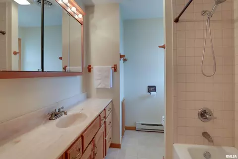 Bath - 2304 N 1700 Pl, Camp Point, IL 62320 photo 1 of 3