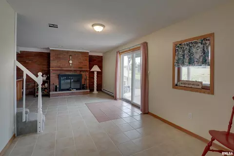 Living - 2304 N 1700 Pl, Camp Point, IL 62320 photo 3 of 4