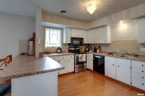 Kitchen - 2304 N 1700 Pl, Camp Point, IL 62320 photo 2 of 2