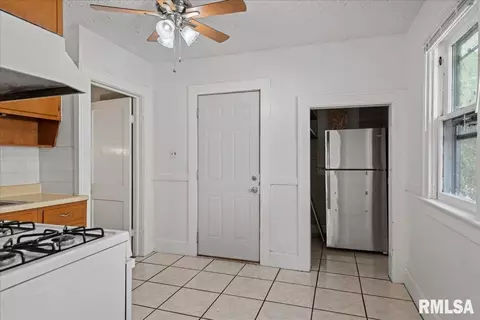 Entry Way - 1805 S 2nd St, Springfield, IL 62704 photo 2 of 2