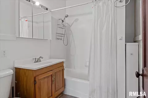 Bath - 1805 S 2nd St, Springfield, IL 62704 photo 1 of 1