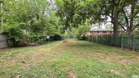 Exterior - 617 W Edwards St, Springfield, IL 62704 photo 1 of 1