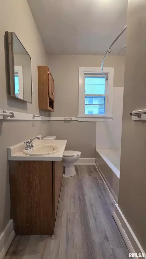 Bath - 617 W Edwards St, Springfield, IL 62704 photo 1 of 2