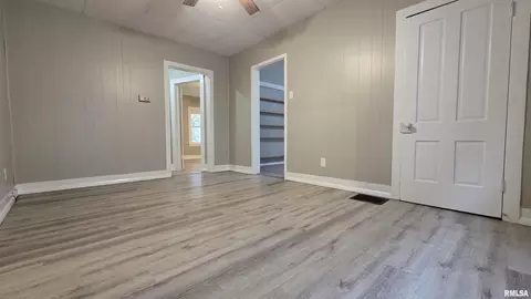 Entry Way - 617 W Edwards St, Springfield, IL 62704 photo 2 of 3