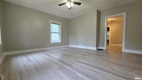 Entry Way - 617 W Edwards St, Springfield, IL 62704 photo 1 of 3