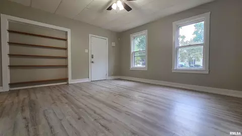 Living - 617 W Edwards St, Springfield, IL 62704 photo 1 of 2