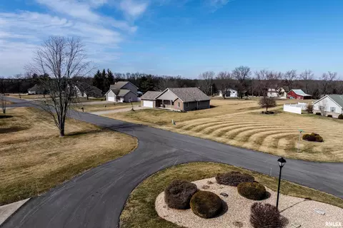 1433 Hemingway Dr, Quincy, IL 62305