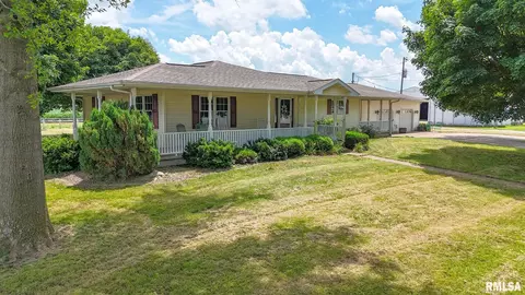 24019 Jellystone Ave, Petersburg, IL 62675