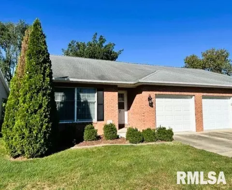15 Shenandoah Ave # A, Jacksonville, IL 62650
