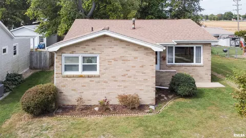 966 N 7th Ave, Canton, IL 61520