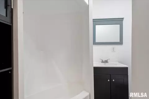 Bath - 116 E Center St, Mount Auburn, IL 62547 photo 1 of 2