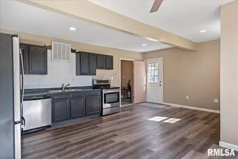 Entry Way - 116 E Center St, Mount Auburn, IL 62547 photo 2 of 7