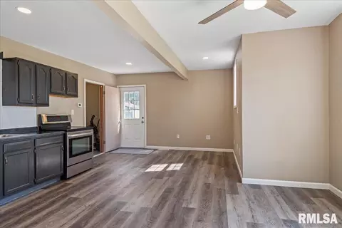 Entry Way - 116 E Center St, Mount Auburn, IL 62547 photo 1 of 7