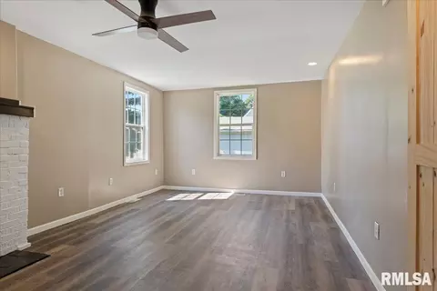 Living - 116 E Center St, Mount Auburn, IL 62547 photo 2 of 3