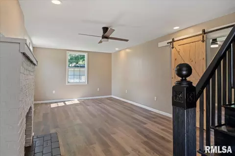 Living - 116 E Center St, Mount Auburn, IL 62547 photo 1 of 3