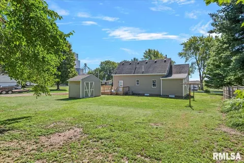 Exterior - 116 E Center St, Mount Auburn, IL 62547 photo 5 of 6