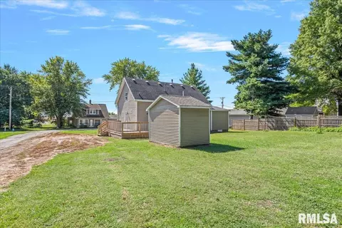Exterior - 116 E Center St, Mount Auburn, IL 62547 photo 3 of 6