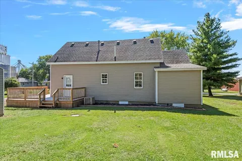 Exterior - 116 E Center St, Mount Auburn, IL 62547 photo 4 of 6
