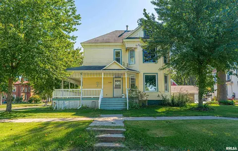 330 Water St, Lincoln, IL 62656