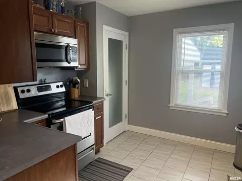 2233 S Spring St, Springfield, IL 62704 photo 7