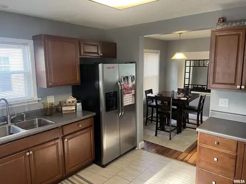 2233 S Spring St, Springfield, IL 62704 photo 8
