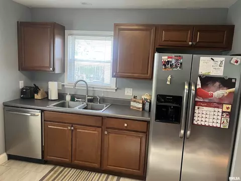 2233 S Spring St, Springfield, IL 62704 photo 10