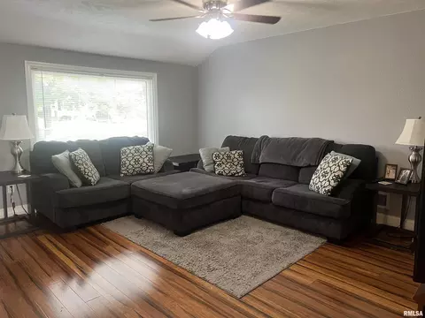 2233 S Spring St, Springfield, IL 62704 photo 6