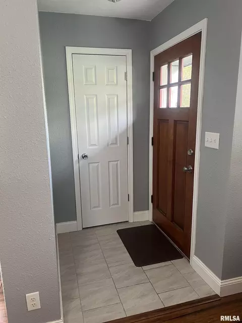 2233 S Spring St, Springfield, IL 62704 photo 3