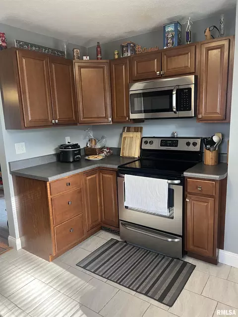 2233 S Spring St, Springfield, IL 62704 photo 9
