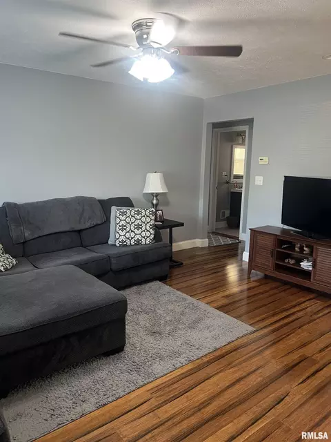 2233 S Spring St, Springfield, IL 62704 photo 5