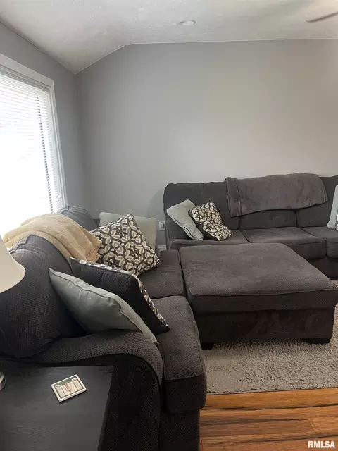 2233 S Spring St, Springfield, IL 62704 photo 4