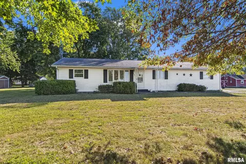 238 Buchanan St, Waggoner, IL 62572