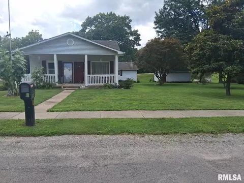 205 S 8th St, Riverton, IL 62561