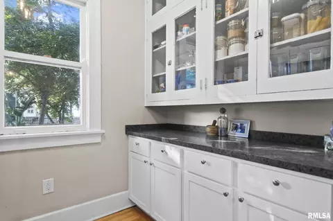 Kitchen - 923 N 5th St, Springfield, IL 62702 photo 6 of 6