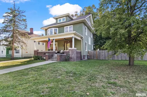 Exterior - 923 N 5th St, Springfield, IL 62702 photo 4 of 10