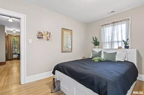Bedroom - 923 N 5th St, Springfield, IL 62702 photo 1 of 7