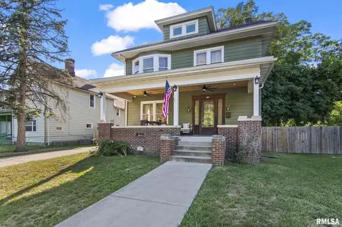 Exterior - 923 N 5th St, Springfield, IL 62702 photo 3 of 10