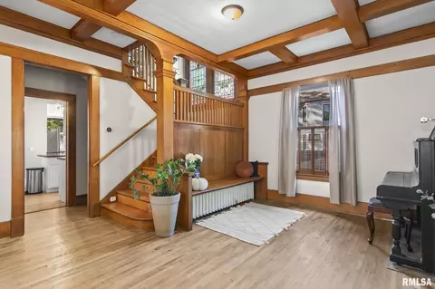 Entry Way - 923 N 5th St, Springfield, IL 62702 photo 1 of 6