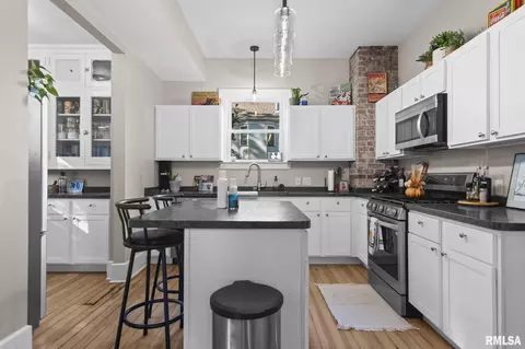 Kitchen - 923 N 5th St, Springfield, IL 62702 photo 1 of 6