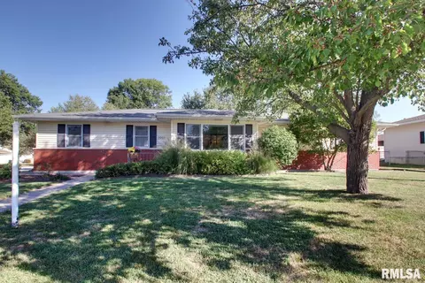 3901 Holiday Dr, Quincy, IL 62305