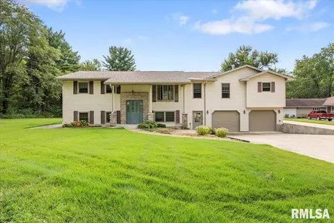 5324 River View Dr, Riverton, IL 62561