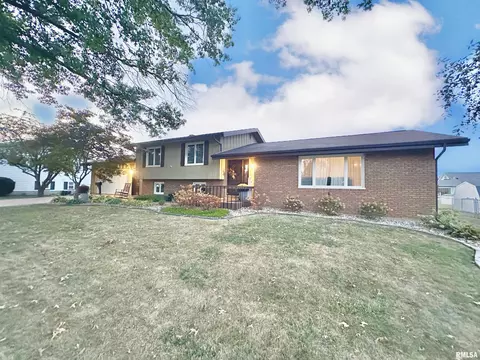 703 Walnut St, Knoxville, IL 61448